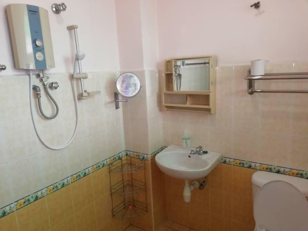 Sweethome For Travelers Seremban Buitenkant foto